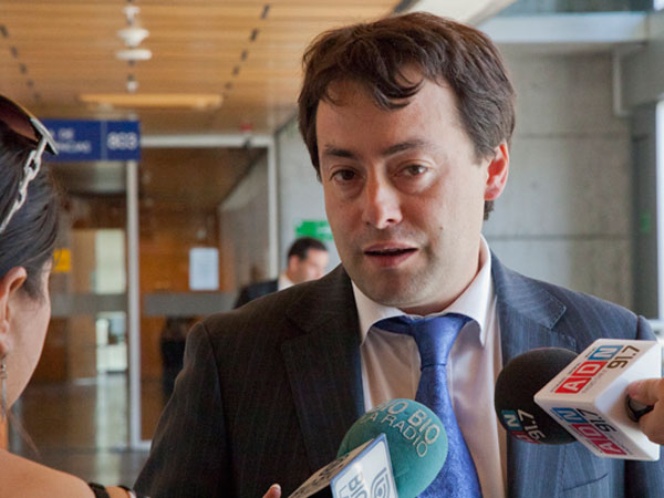 El defensor p&uacute;blico Pablo Sanzana representa a Francisco Javier Guti&eacute;rrez, propietario de uno de los locales de Beach Tour.