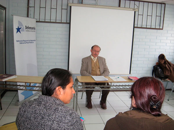 El coordinador de defensa penitenciaria de Valpara&iacute;so, Carlos Henr&iacute;quez, durante el di&aacute;logo en el CCP de San Antonio.