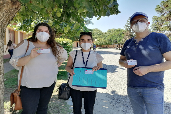 Funcionarios de la Defensor&iacute;a Local de Angol se acercaron al Regimiento "H&uacute;sares" a recibir la primera dosis de la vacuna contra el Covid-19.