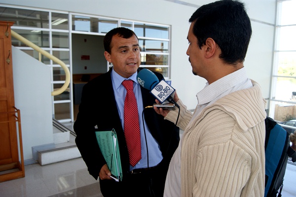 El defensor p&uacute;blico Cristi&aacute;n Ot&aacute;rola esgrimi&oacute; el uso desproporcionado de medios por Carabineros.