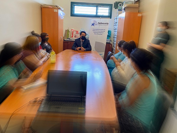 La charla del jefe de Estudios fue bien recibida por las cinco internas madres o gestantes. 