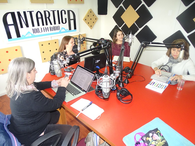 Una informativa y amena conversaci&oacute;n sobre el "Proyecto Inocentes" sostuvo la Defensora Regional en el programa radial.