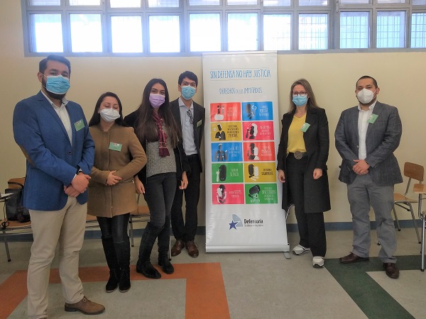 El equipo de la Defensor&iacute;a Regional  del Biob&iacute;o durante la actividad, que por resguardo sanitario se ejecut&oacute; en distintas oficinas.