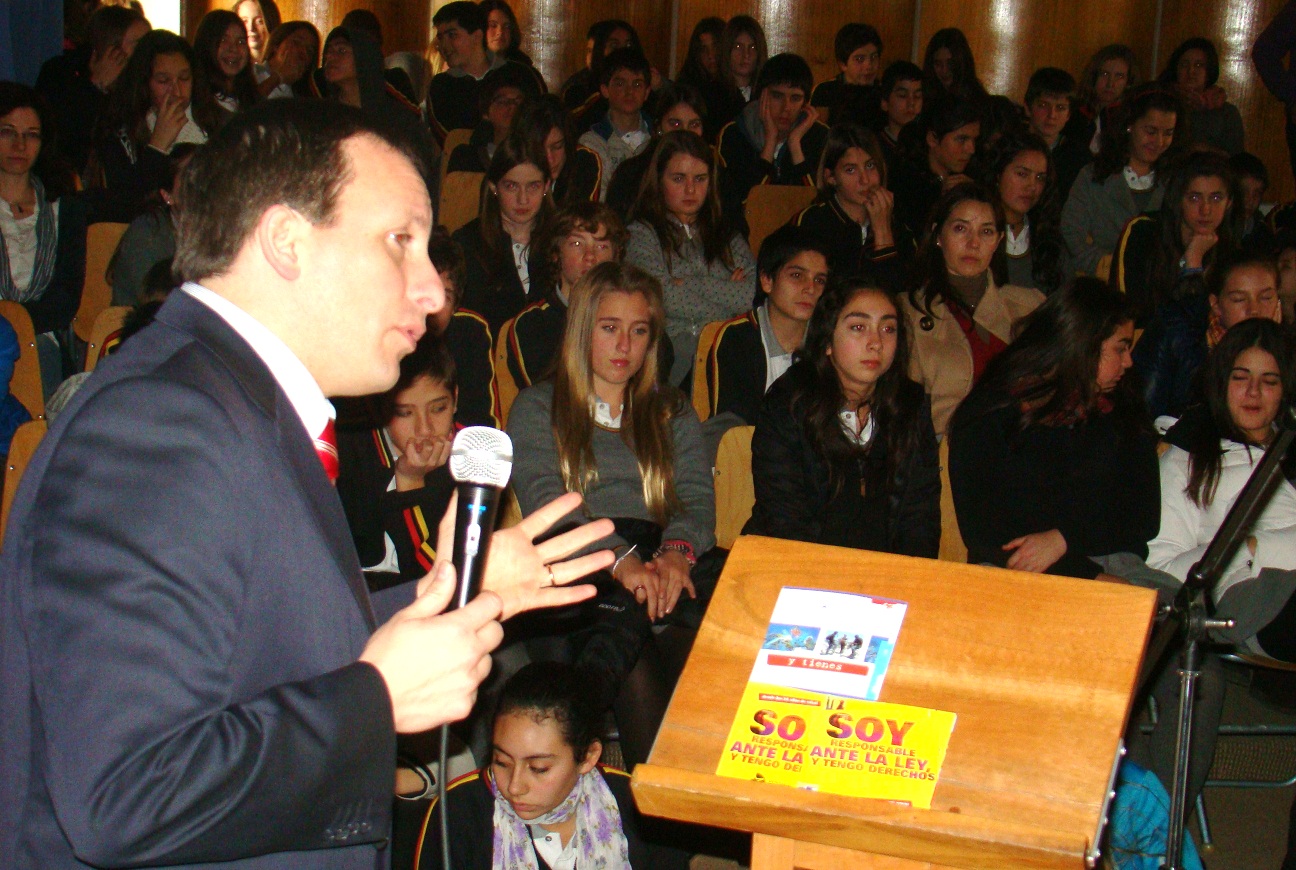 Defensores juveniles Leonardo Di Dom&eacute;nico y Cristi&aacute;n Calvo dieron charla sobre R.P.A. en Colegio Alem&aacute;n de Santiago