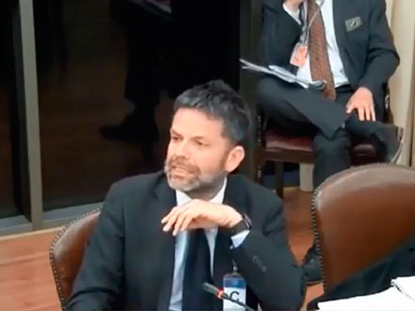 El abogado Claudio Fierro, durante su exposici&oacute;n en la Comisi&oacute;n de Salud de la C&aacute;mara.