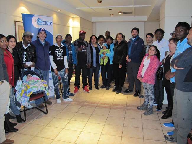 Colombianos, dominicanos y h&uacute;ngaros dialogoran con la Defensora Regional y el Defensor Jefe de Punta Arenas 