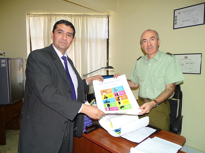 El defensor local jefe de Calama junto al comandante a cargo de la Prefectura de Carabineros de El Loa.