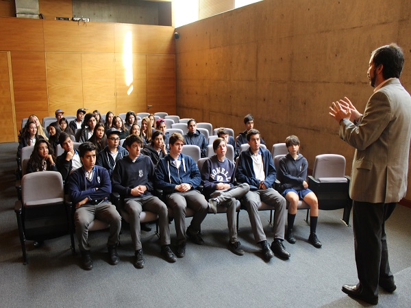 alumnos del colegio de Maip&uacute; siguieron atentos la informaci&oacute;n sobre el Proyecto Inocentes