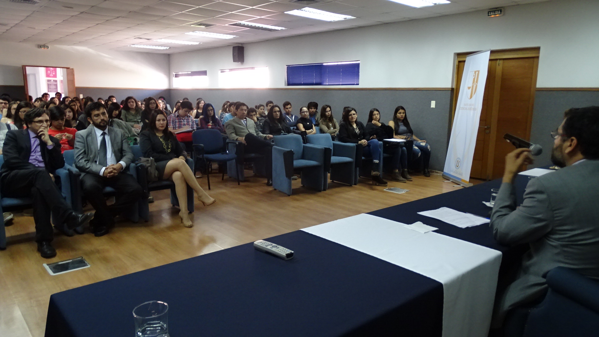 El jefe de Estudios de la Defensor&iacute;a Regional de Antofagasta, Ignacio Barrientos, durante la difusi&oacute;n del Proyecto Inocentes