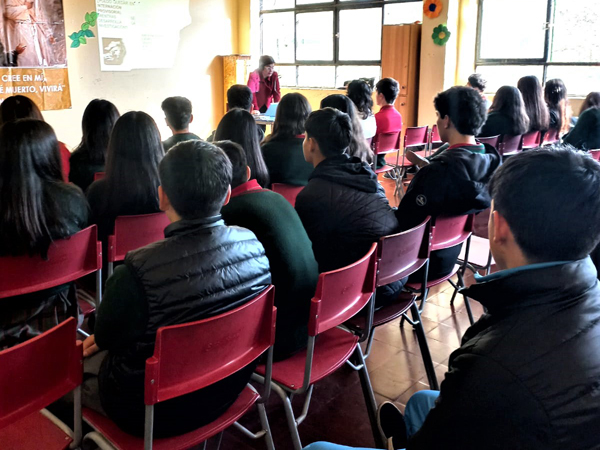 Las y los alumnos de octavo b&aacute;sico se mostraron muy interesados en el tema y plantearon diversas inquietudes.