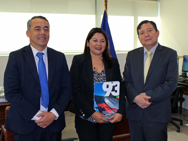 El presidente de la Corte de San Miguel, Carlos Far&iacute;as, recibi&oacute; a la Defensora Regional y al jefe de Estudios de la DRMS.