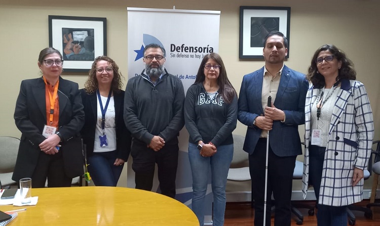 Los directirovs de la Defensor&iacute;a Regional junto al director nacional de la FCHD y el equipo regional a cargo del programa de apoyo a la mujer.
