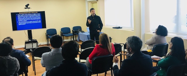 El jefe de la Unidad de Corte de la Defensor&iacute;a Nacional, Claudio Fierro, dictando el taller sobre recursos procesales en Copiap&oacute;.