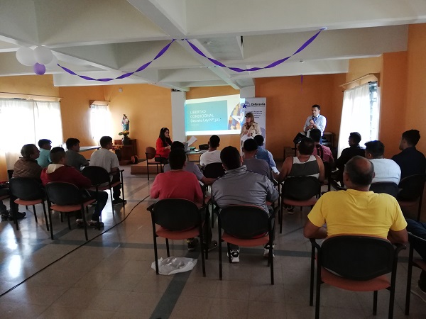 Una de las charlas de defensa penitenciaria dictadas en Arica antes del inicio de la pandemia  de Covid-19.