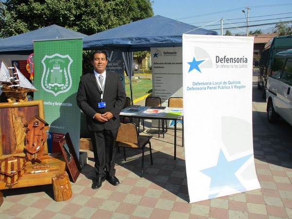 En la provincia de Quillota, Marcelo Valencia entreg&oacute; material de difusi&oacute;n de derechos de migrantes y extranjeros.