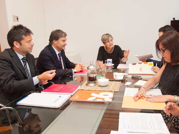 Los directivos de la Defensor&iacute;a y del INDH acordaron reforzar la coordinaci&oacute;n entre ambas instituciones.