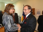 La Defensora Local Jefe de Punta Arenas, Gustava Aguilar, felicitada ayer por el presidente de la Corte Suprema, Rub&eacute;n Ballesteros.
