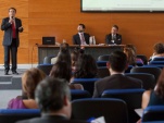 Sergio Casas Cordero, representante de ChileCompra, explic&oacute; a los interesados la forma de postular. A su lado, Juan Pablo Montes y Gustavo Mascayano.