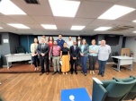 Marcelo Pizarro y Beatriz Bertr&aacute;n junto al grupo de defensores p&uacute;blicos brasile&ntilde;os que capacitaron.