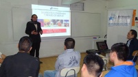 El defensor Francisco Hern&aacute;ndez dio charla a bolivianos privados de libertad en Calama