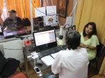 In&eacute;s Flores junto al locutor radial de radio Puerta Norte, Miguel &Aacute;ngel Leiva en entrevista sobre Defensa Especializada Ind&iacute;gena.