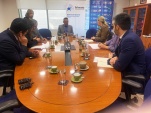 El Defensor Nacional (al centro) y la Relatora Especial de la ONU (a la derecha), acompa&ntilde;ados por sus respectivos equipos asesores.