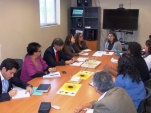 Los asistentes atienden los planteamientos de la Jefa de Estudios Mar&iacute;a Paz Mart&iacute;nez.