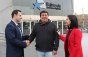 Los defensores p&uacute;blicos Nelson Salas y Milencka Altamirano en la despedida de su defendido Alejandro Reyes, que tras 54 d&iacute;as en prisi&oacute;n preventiva log