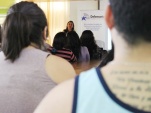 La Defensora, Patricia Lefever, explicando la Ley de Responsabilidad Penal Adolescente a los alumnos de la Escuela E-15 Ricardo Silva Arriaga