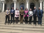 Defensor Regional Valpara&iacute;so, Claudio P&eacute;rez, (segundo de izquierda a derecha) con autoridades y expositores.
