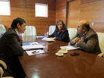 El Defensor Regional del Maule, Jos&eacute; Luis Craig, junto al Fiscal Mauricio Richards, durante la reuni&oacute;n de trabajo.