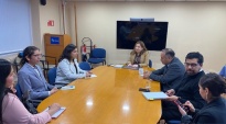 Los tres alumnos pasantes conocen al equipo de defensores con los cuales realizar&aacute;n su periodo de pasant&iacute;a. 