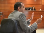El defensor y Jefe Regional de Estudios de Arica y Parinacota, Sergio Zenteno, expone sus argumentos en el Tribunal de Garant&iacute;a.