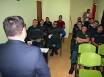 Los gendarmes no dejaron ninguna duda pendiente por expresar al Jefe de Estudios. 