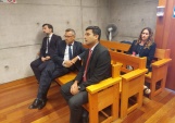 El Defensor Nacional junto a su equipo directivo de la DN y la Defensora Regional Metropolitana Norte, Daniela B&aacute;ez, en audiencia.