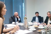 La coodinadora de defensa Penitenciaria de la DRMN con director de unidad de DD.HH. de la Fiscal&iacute;a Luis Torres en Mesa de Coordinaci&oacute;n Penitenciaria
