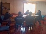 Los profesionales se reunieron con los internos en el comedor del CET Puaucho