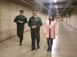 La Defensora Regional Metropolitana Sur y el Director Regional de Gendarmer&iacute;a recorrieron t&uacute;nel bajo el CJS.