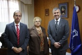 El Defensor Regional de Atacama, Ra&uacute;l Palma y el Jefe de Estudios, Renato Gonz&aacute;lez con la Pdta. de la Corte de Apelaciones de Copiap&oacute;, Mirta Lagos.