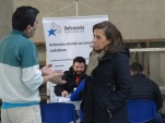 Los internos que participaron en la plaza pudieron conversar con los defensores