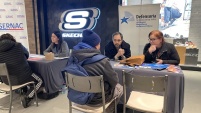 Personal de la Defensoria respondi&oacute; consultas de usuarios del centro comercial