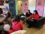 Las j&oacute;venes prestaron mucha atenci&oacute;n a los antecedentes entregados por la abogada y la trabajadora social.