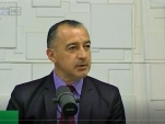 El Defensor Regional de Arica y Parinacota durante la entrevista en radio "Capp&iacute;ssima".