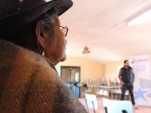 Habitante de Chucuyo participando de la Charla de Defensa Ind&iacute;gena realizada por la Defensor&iacute;a de Arica y Parinacota en el Altiplano