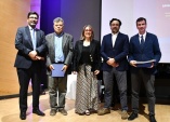 La Presidenta de la Corte de Apelaciones de Rancagua junto al Fiscal y Defensor Regional, entregan reconocimiento a los expositores.
