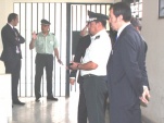 Defensor Regional, Claudio G&aacute;lvez, acompa&ntilde;ado del Seremi de justicia, el director regional de Gendarmer&iacute;a, y el Jefe de seguridad externa del CP Arica