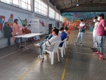 En dos grupos se reunieron 18 de los j&oacute;venes que permanecen en el CIP de Coronel con profesionales de la Defensor&iacute;a del Biob&iacute;o. 