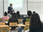 Jefe de Estudio,Sergio Zenteno, con alumnos de cuarto y quinto a&ntilde;o de la carrera de Derecho de la Universidad Tarapac&aacute; en Arica.