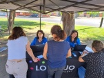 Las profesionales de la DRMS atendierona los vecinos y vecinas que se acercaron al stand institucional.