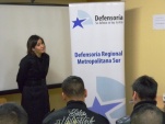 La defensora Georgina Guevara con j&oacute;venes condenados en penal de Puente Alto